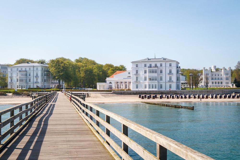 Hotel Prinzenpalais Бад Доберан Екстериор снимка