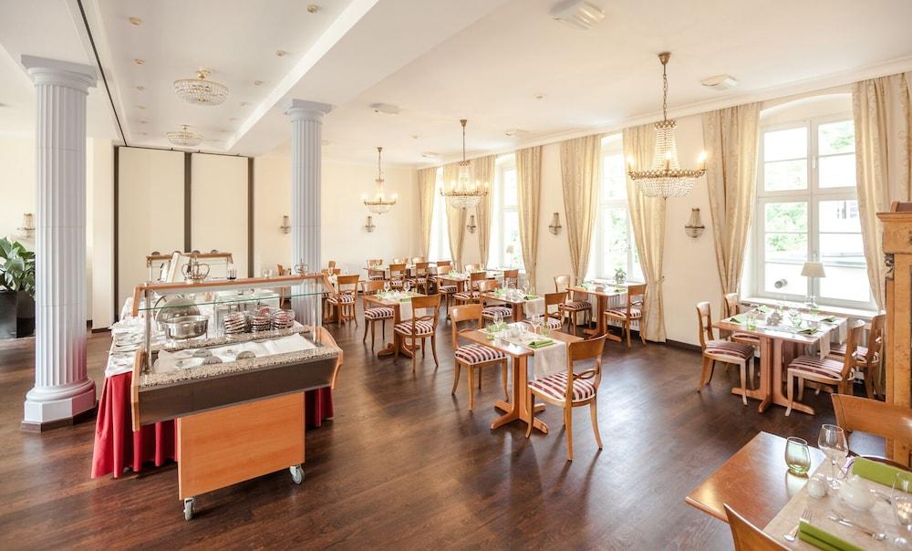 Hotel Prinzenpalais Бад Доберан Екстериор снимка