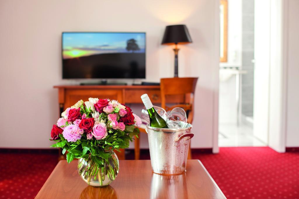 Hotel Prinzenpalais Бад Доберан Екстериор снимка