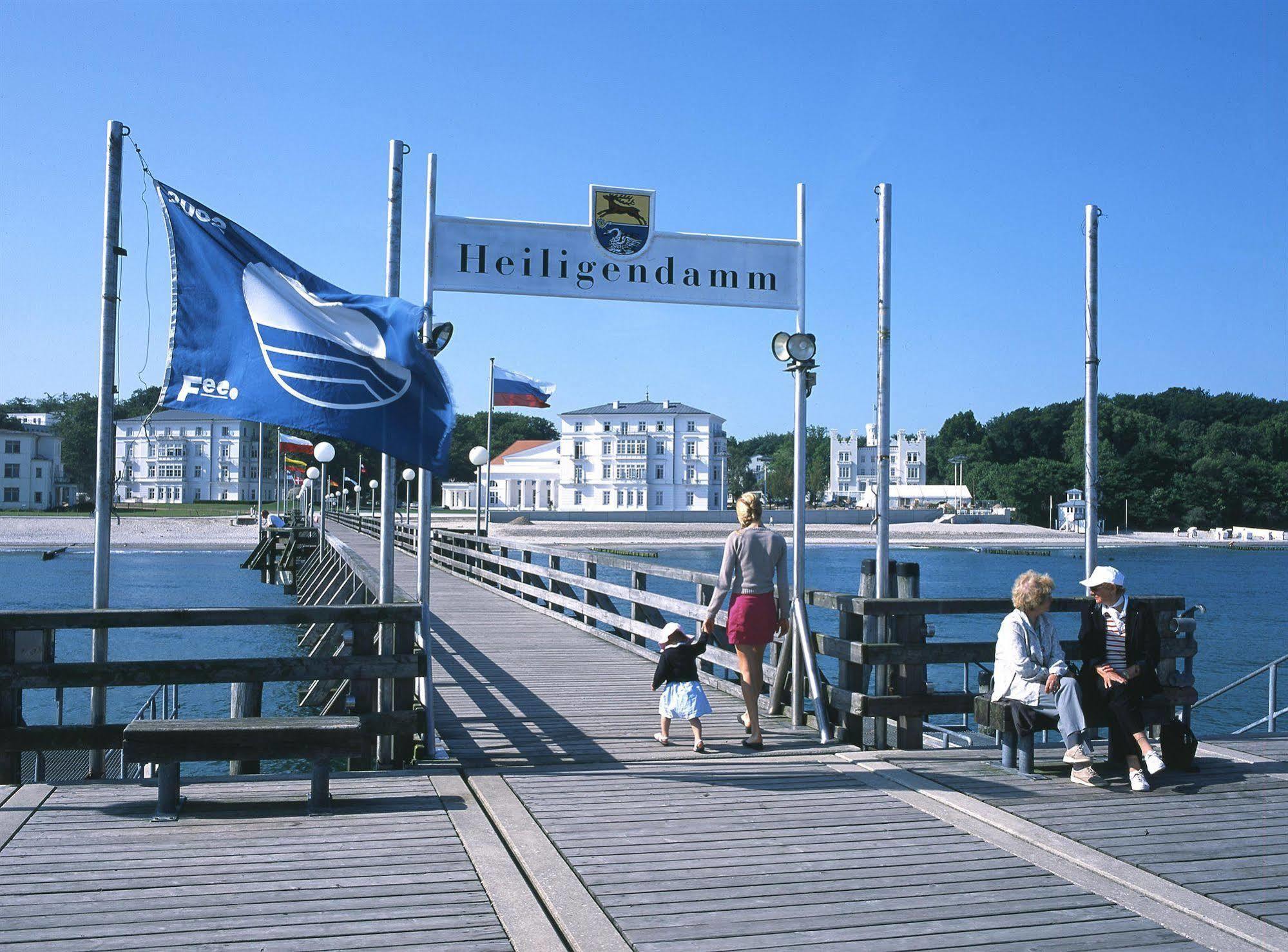 Hotel Prinzenpalais Бад Доберан Екстериор снимка