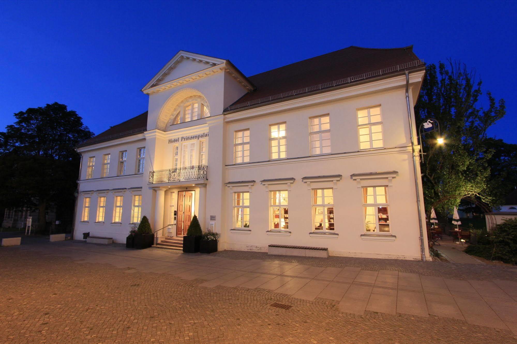 Hotel Prinzenpalais Бад Доберан Екстериор снимка
