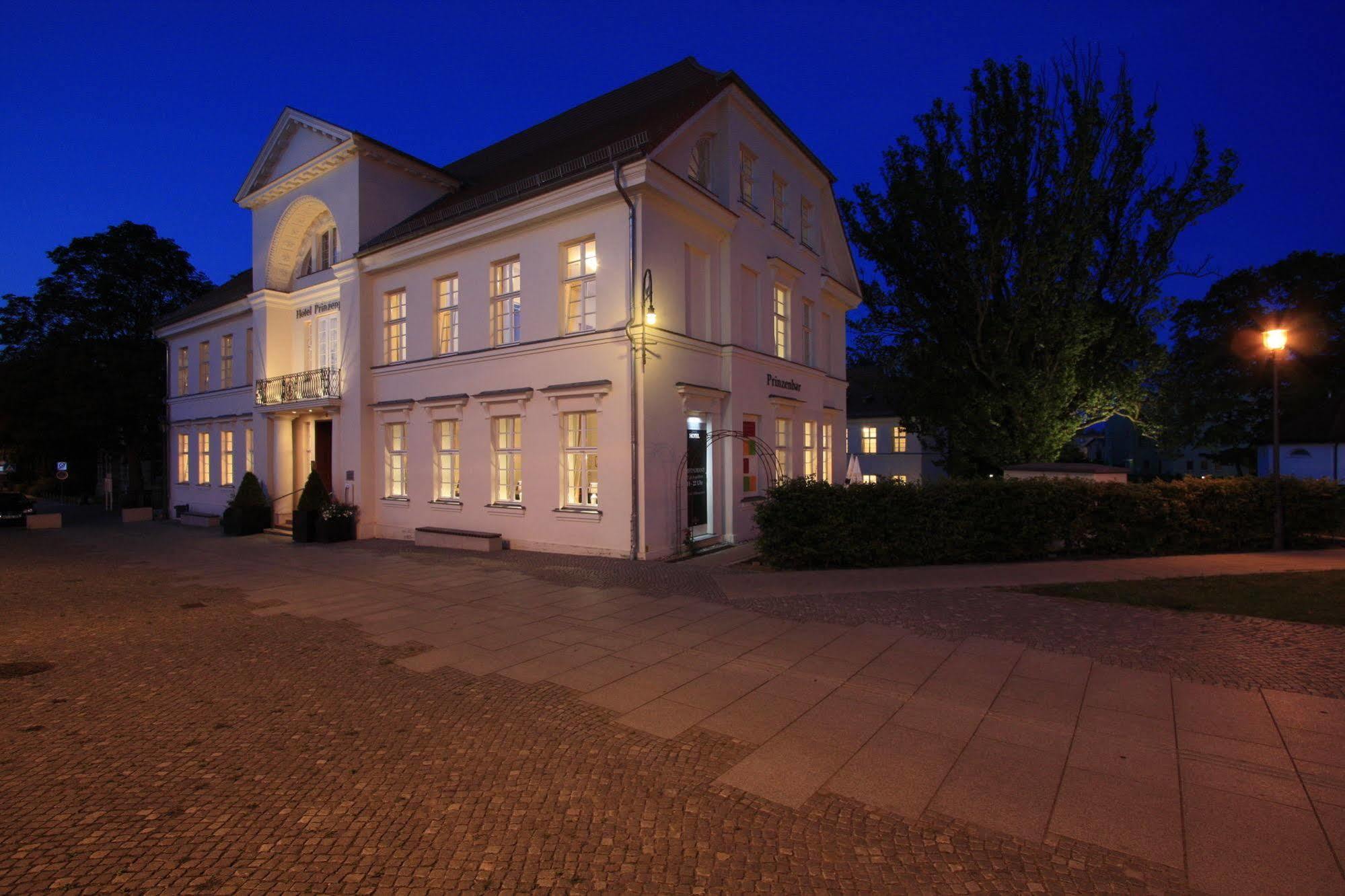 Hotel Prinzenpalais Бад Доберан Екстериор снимка