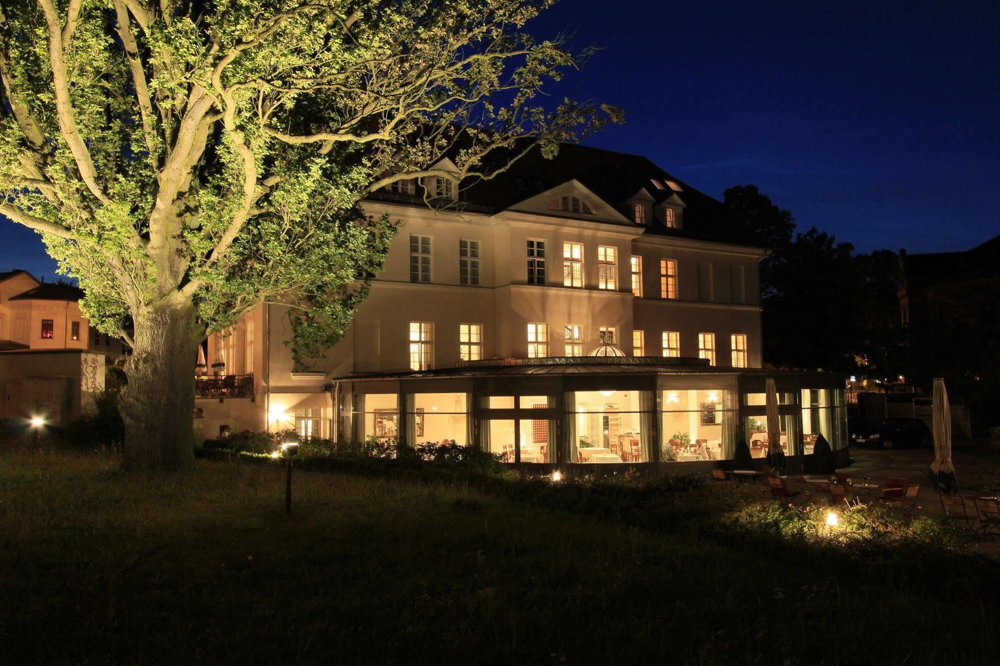 Hotel Prinzenpalais Бад Доберан Екстериор снимка