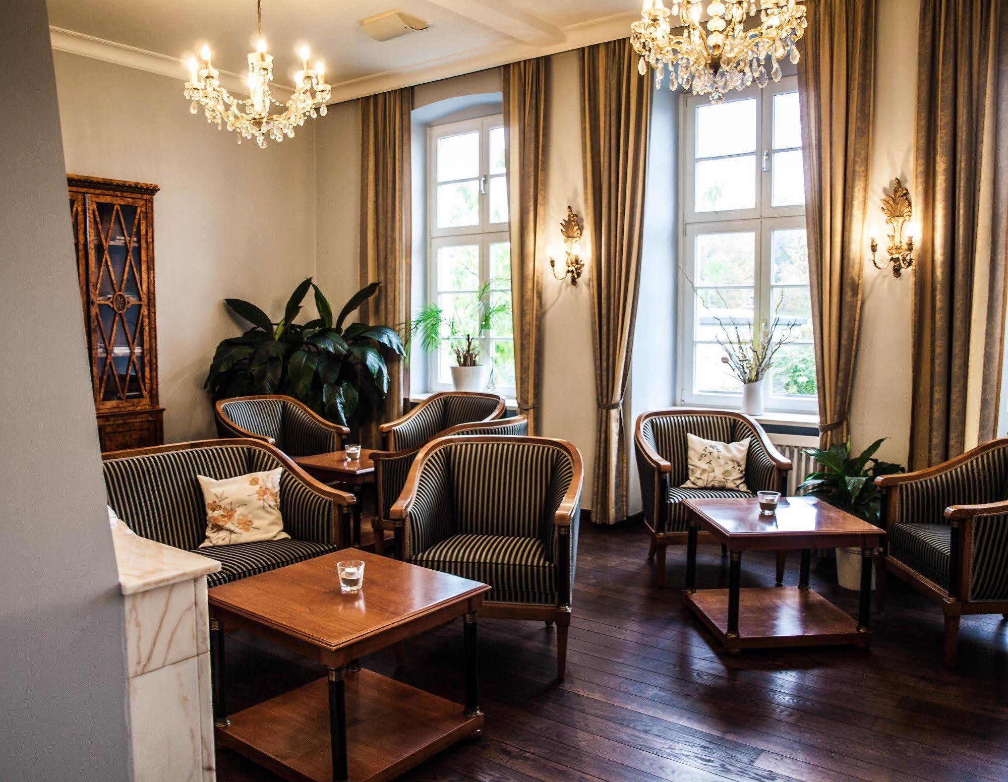 Hotel Prinzenpalais Бад Доберан Екстериор снимка